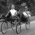 Dagje ouwe ligfietsen uit de sloot halen